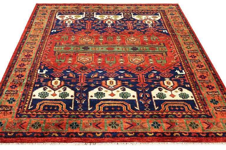 Matta, med s.k. Mamlukdesign, ca. 302 x 247 cm.