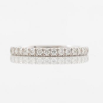 Alliance ring in 18K white gold set with brilliant-cut diamonds.