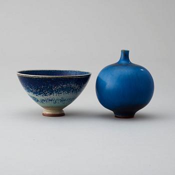 A Berndt Friberg stonevare vase and a bowl, Gustavsberg Studio 1972-73.