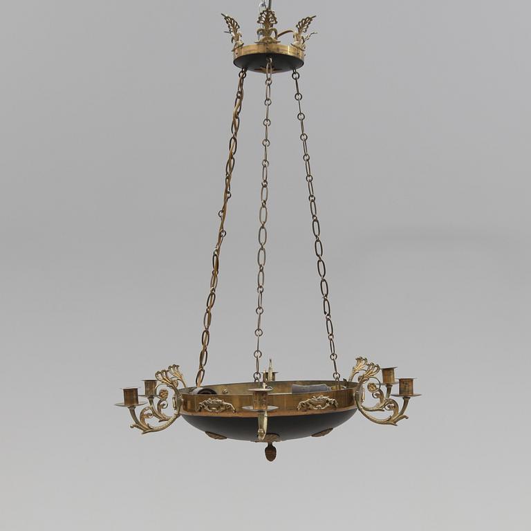 TAKAMPEL, empirestil, 1900-talets första hälft. Höjd ca 75 cm.