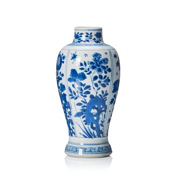 1159. A blue and wite vase, Qing dynasty, Kangxi (1662-1722).