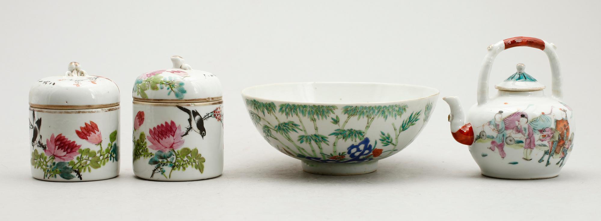 KERAMIKFÖREMÅL, 4 delar, Kina, 1800-tal.