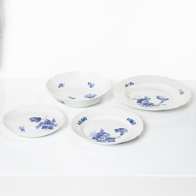 Royal Copenhagen, servisdelar, 67 delar, "Blå blomst", Danmark.