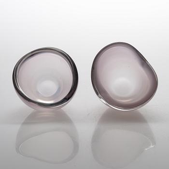 Kaj Franck, vaser, ett par, "Hauen leuat" (Gäddans gap) 3111, signerade K. Franck Iittala.