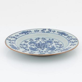 A set of six famille rose dinner plates, Qing dynasty, Qianlong (1736-95).