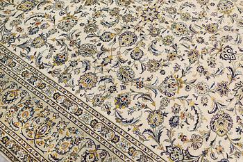 A Keshan carpet, approx. 388 x 285 cm.
