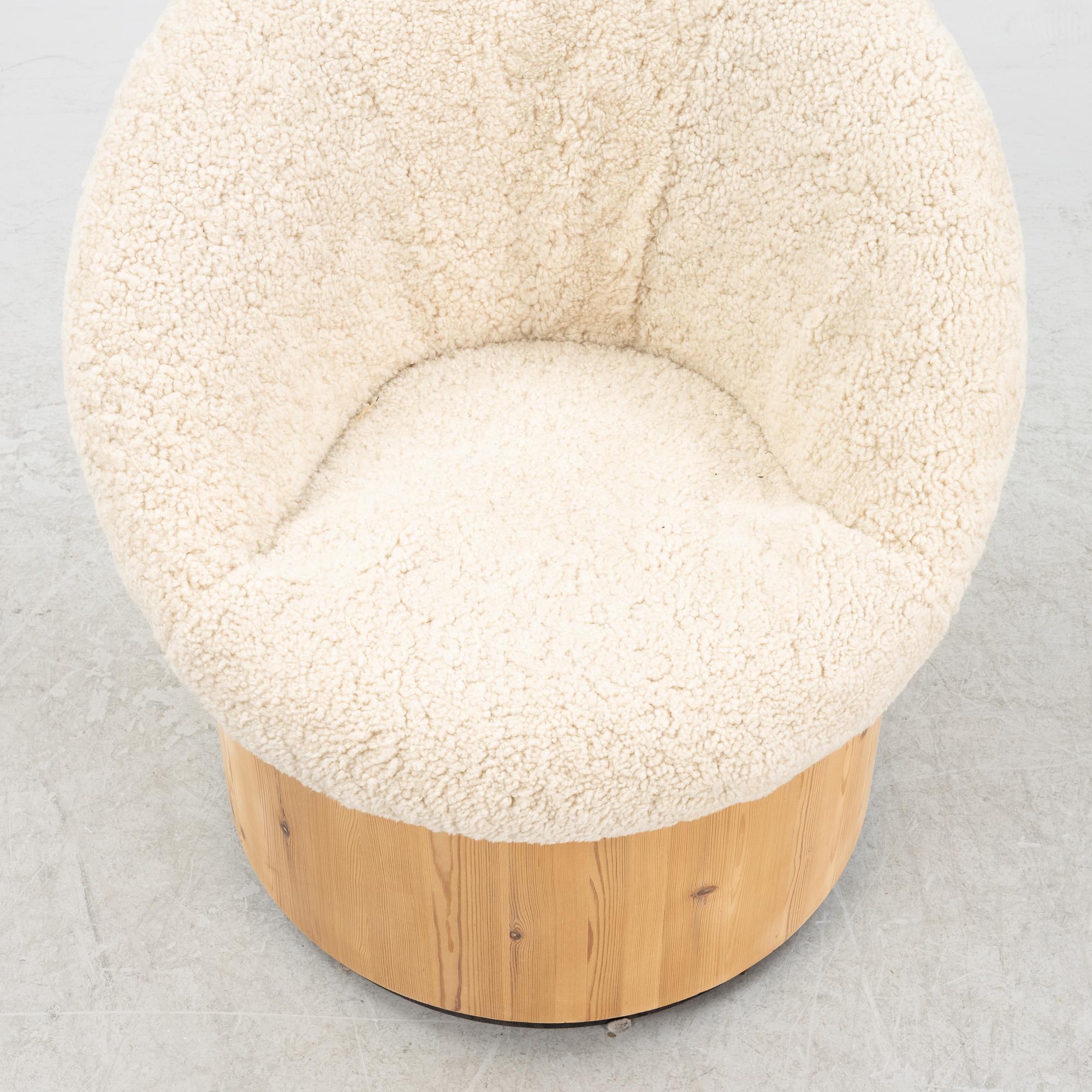 Peter Opsvik, a lounge chair from the 'Cylindra' series.