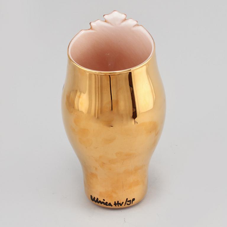 VAS, glas, "Open Minds Guld", Ulrica Hydman-Vallien, Kosta Boda, signerad, sent 1900-tal.