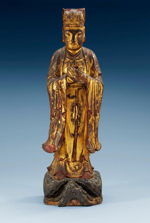 FIGUR, förgyllt och bemålat trä. Qing dynastin, 16/1700-tal.