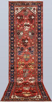 A Hamadan runner, c. 412 x 108 cm.