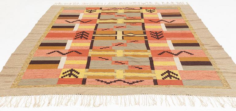 Agnes Albrecht, matta "Aftonstämning", rölakan, ca 340 x 246 cm, Linslöjden i Bräkne-Hoby.