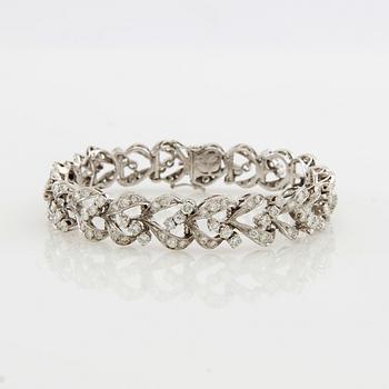 Bracelet 18K white gold with approximately 160 diamonds, approximately 6.12 ct in total.