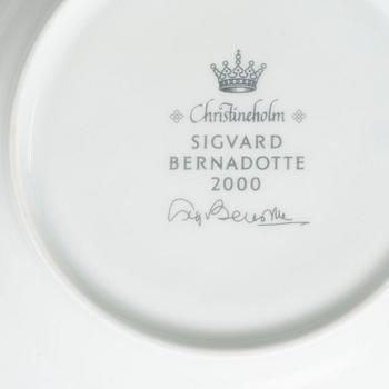 SIGVARD BERNADOTTE, SERVISDELAR, 36 delar, porslin "Christineholm"/"Marianne", 2000.