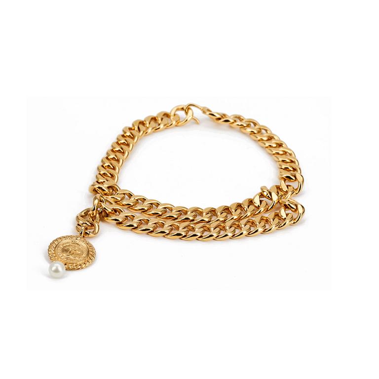 CHANEL, a necklace.