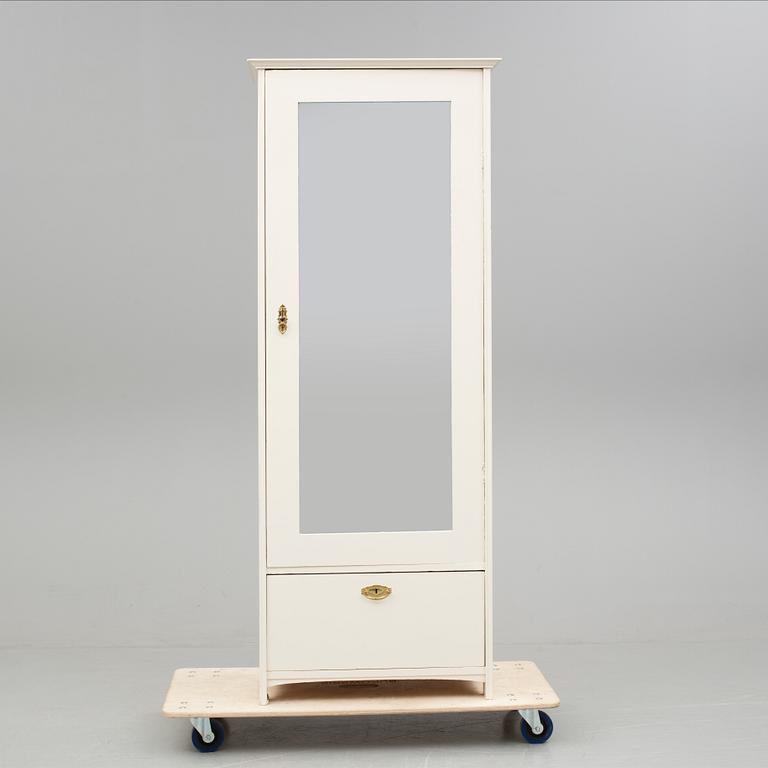 KLÄDSKÅP, jugend, 1900-talets början.