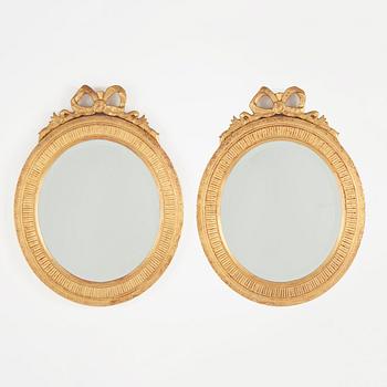 SPEGLAR, ett par. Gustaviansk stil, 1900-talets mitt.