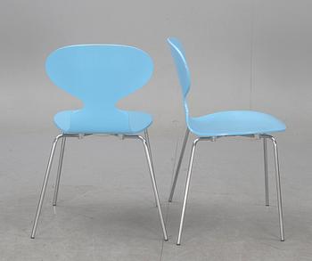 STOLAR, ett par, "Myran", Arne Jacobsen, Fritz Hansen, Danmark, tillverkade 1997.