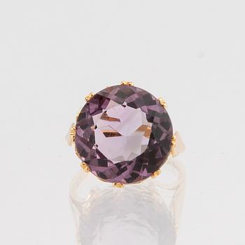 Ring 18K gold with a faceted amethyst, Heribert Engelbert Stockholm 1962.