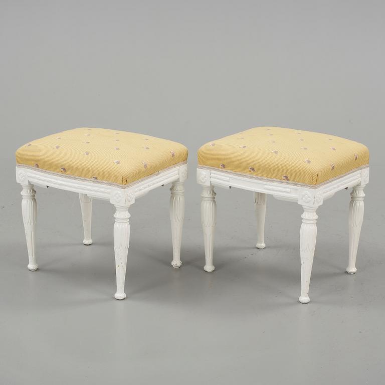 TABURETTER, ett par, Sengustavianska, 1800-talets första hälft.