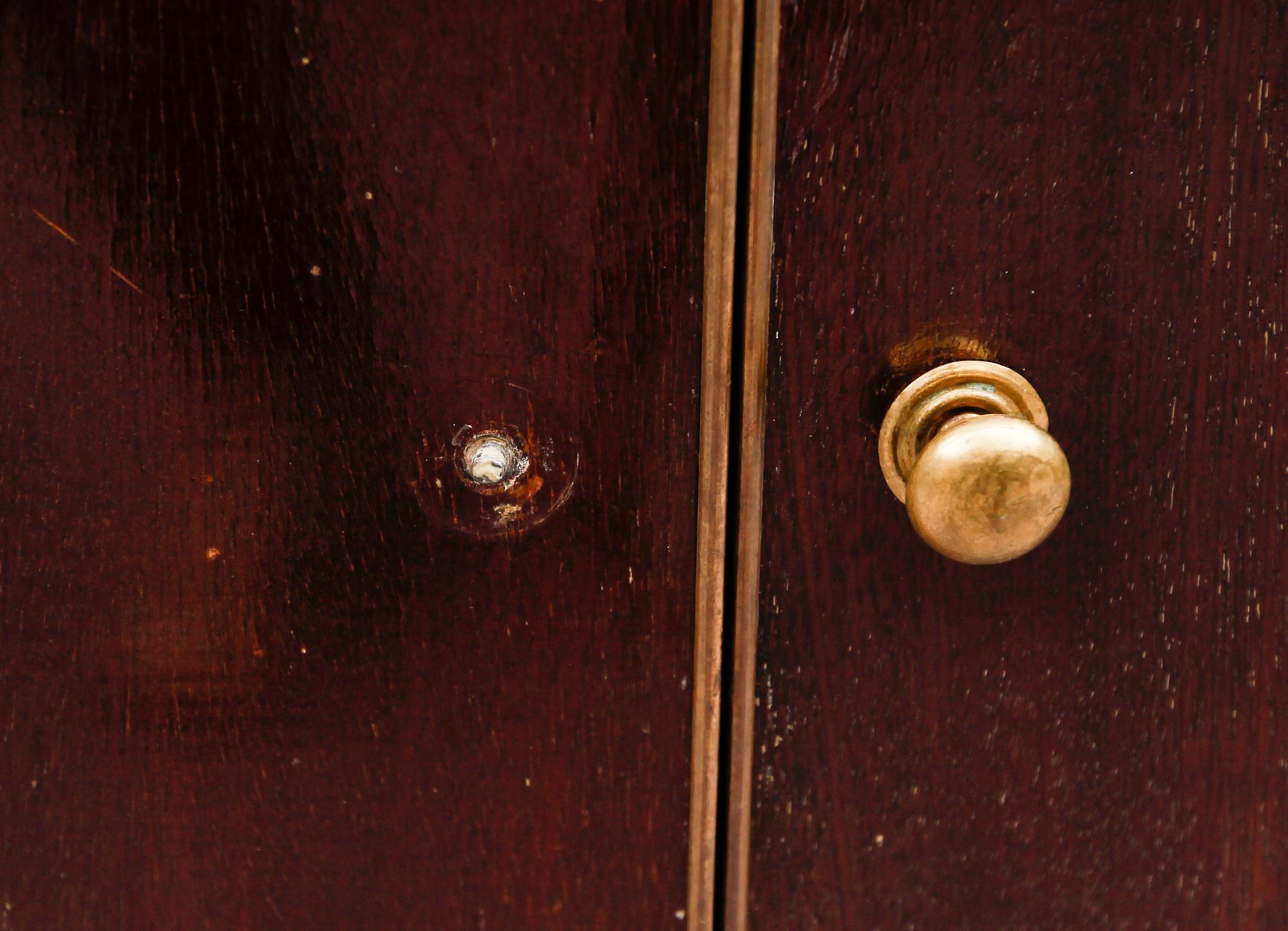 POTTSKÅP, gustaviansk stil, 1900-talets första hälft.