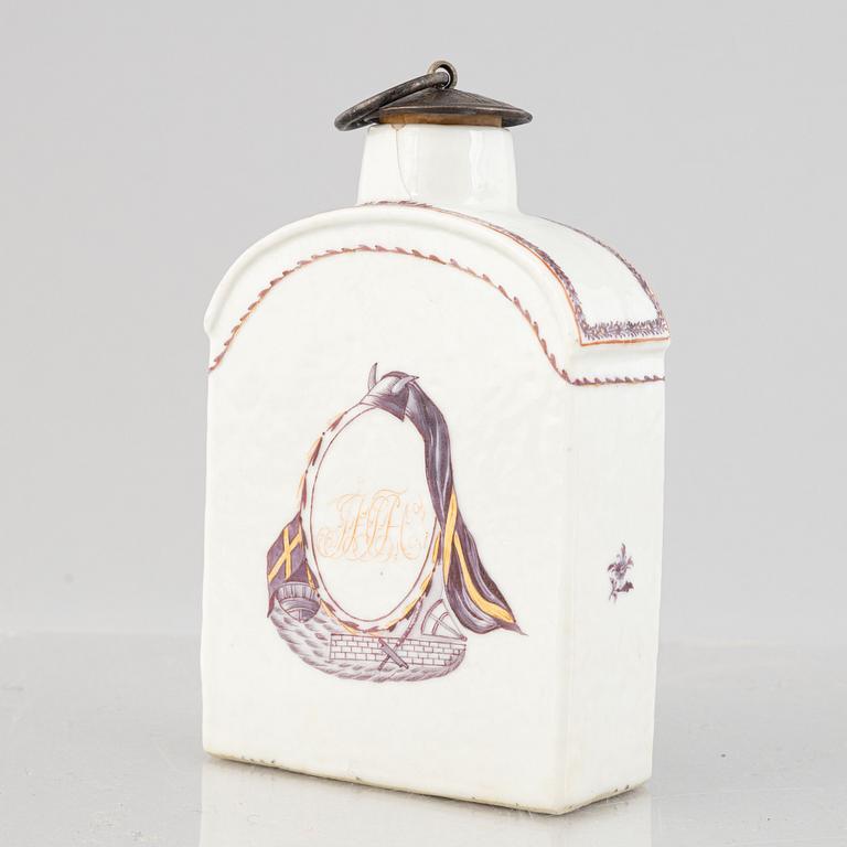 A porcelain tea caddie and mug with cover and saucer, China, Qing dynasty, late 18th century.