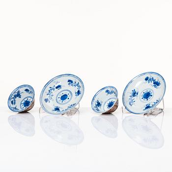 A rare set of blue and white and cappuciner brown goods with an engraved decoration, Qing dynasty, Kangxi (1662-1722).