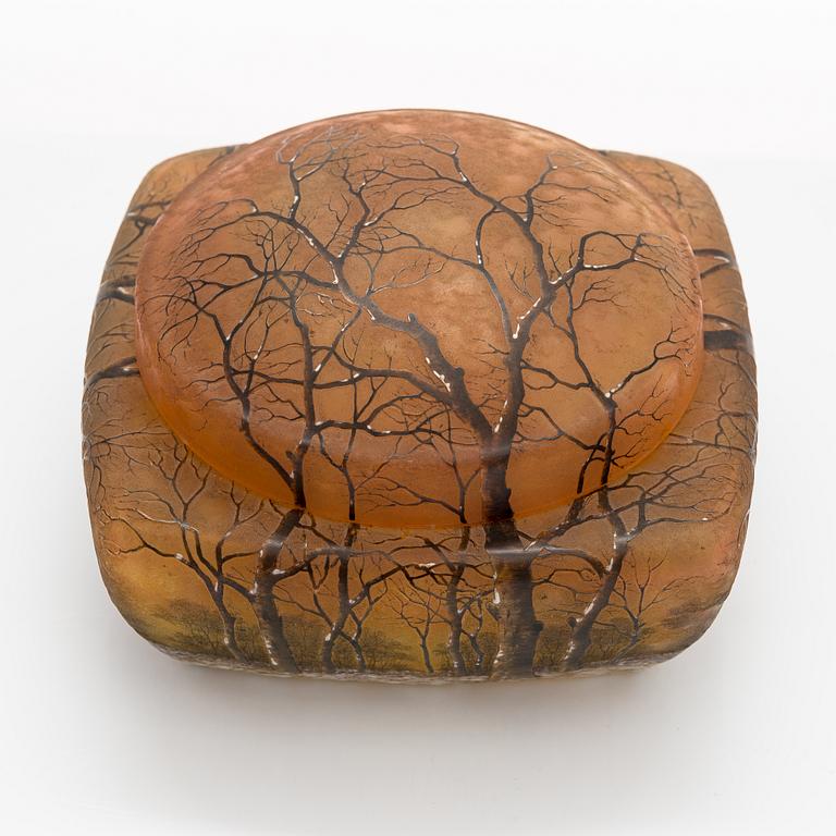 An early 20th-century French glass bonbonnière by Daum Nancy.