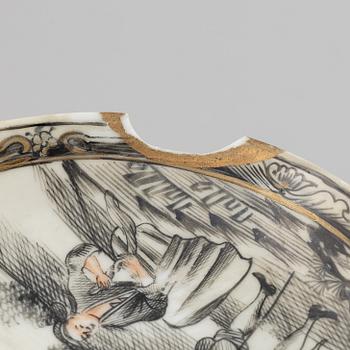 Two Chinese grisaille porcelain saucers, Qing dynasty, Qianlong (1736-95).