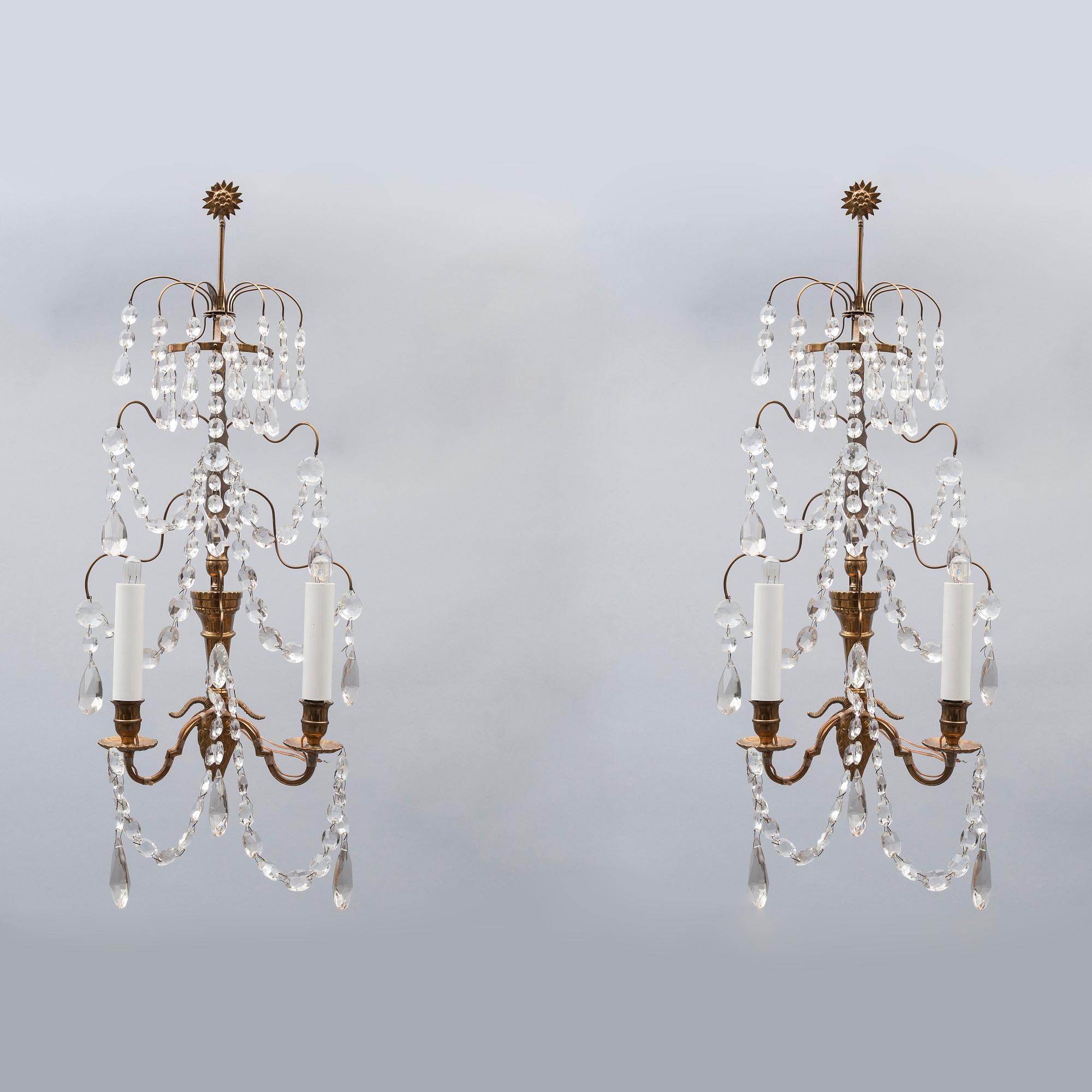 VÄGGLYSTRAR, ett par, gustaviansk stil, 1900-talets mitt.