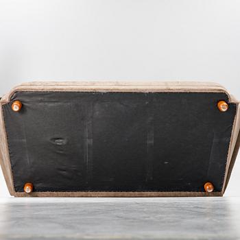 Josef Frank, a 'Liljevalchs sofa', Svenskt Tenn, 2000s.