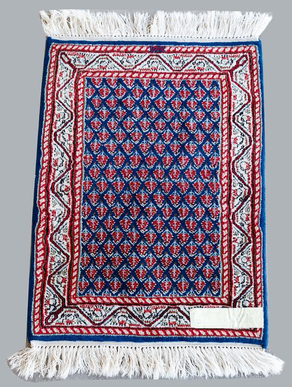 MATTOR, 2 st, orientaliska, bla figural, 85 x 65 samt 50 x 60.