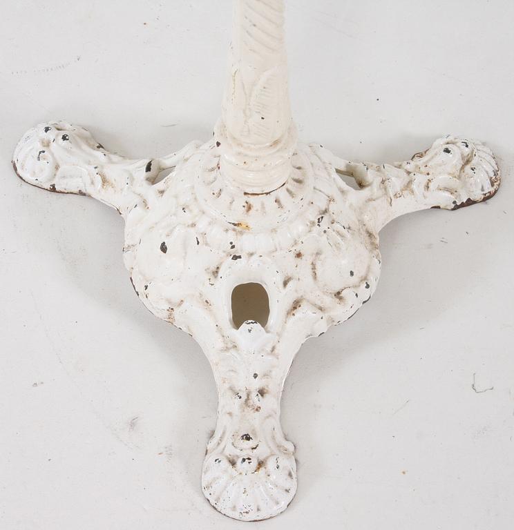 CAFÉBORD, gjutjärn, 1900-talets första hälft.