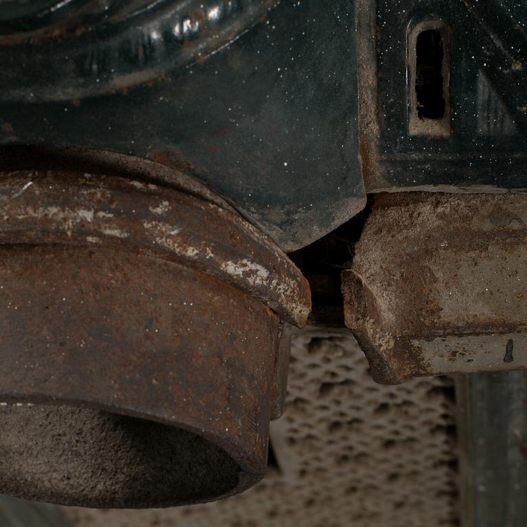 A cast iron stove, around 1900.
