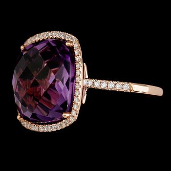 RING, 18 k roséguld, briljantslipade diamanter tot ca 0.34 ct och kuddslipad ametist 13.78 ct.
