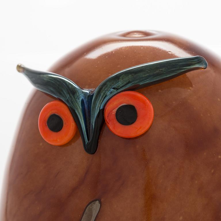 Oiva Toikka, a glass bird, 'Uhuu', signed O. Toikka Nuutajärvi.