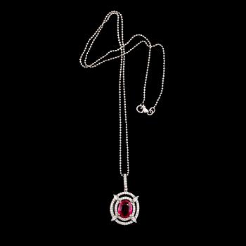 HÄNGE MED KEDJA, 18K vitguld, rubin, briljantslipade diamanter.