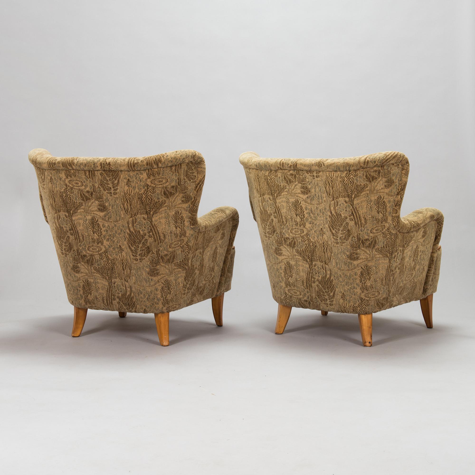 A pair of 1950s armchairs.