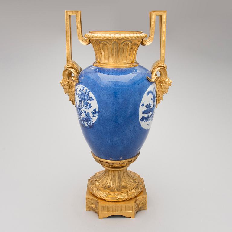 URN, gilt bronze and Chinese porcelain, ca 1850-70.