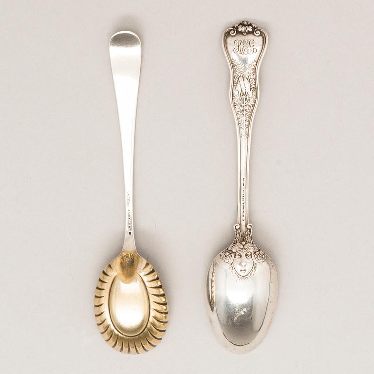 TIFFANY & CO, voiastioita, 12 kpl, ja lusikoita, 2 kpl, sterling hopeaa, 1900-luvun alkupuoli.