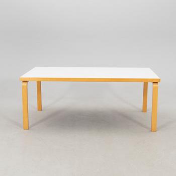 Alvar Aalto, matbord, modell 83, Artek, 1900-talets senare del.