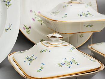 SERVISDELAR, 15 stycken, porslin. Frankrike, Paris, 1800-tal.