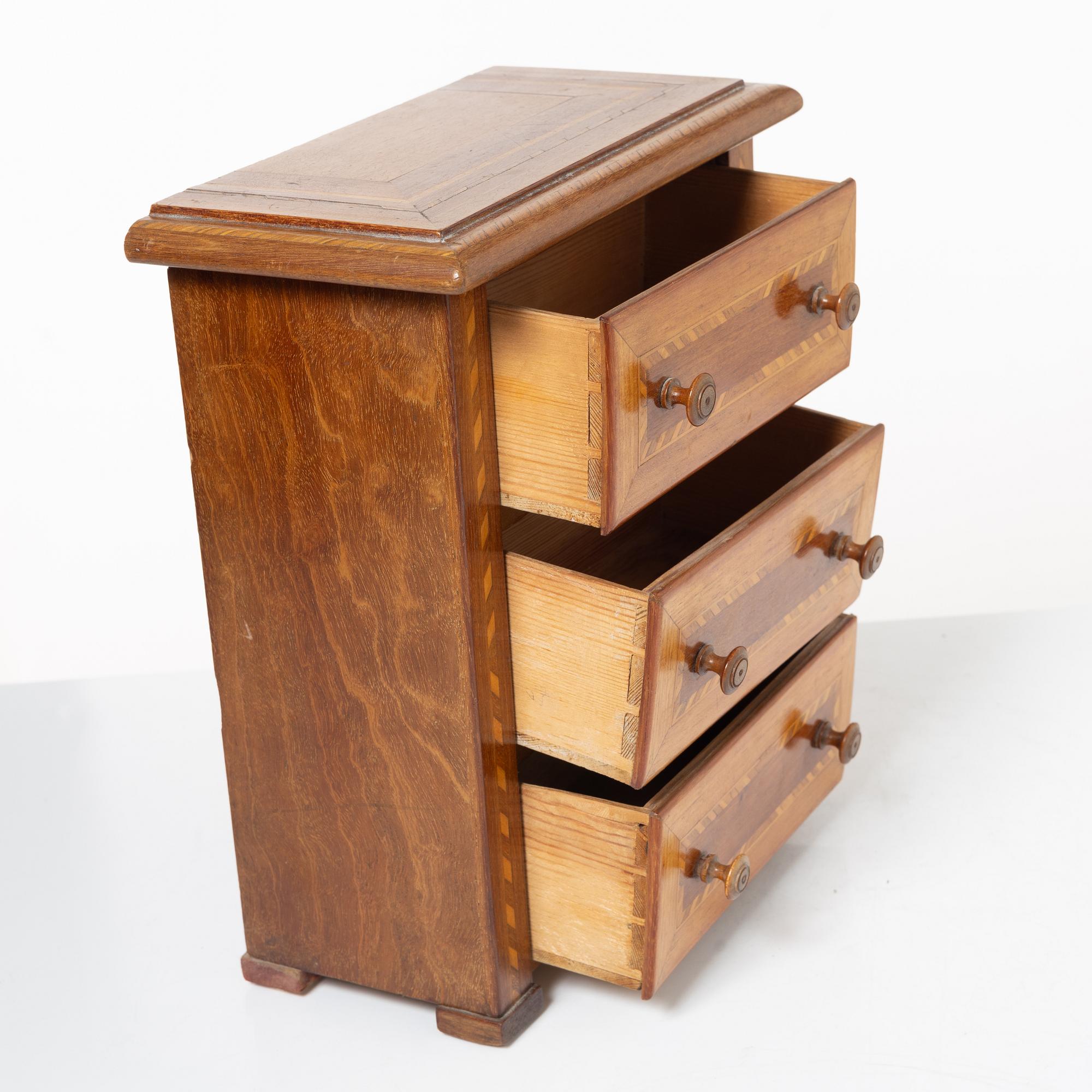 Miniatyrbyrå, 1900-talets början.