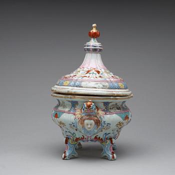 A rare large, finely painted tureen with cover and stand, Qing dynasty, Qianlong (1736-95).