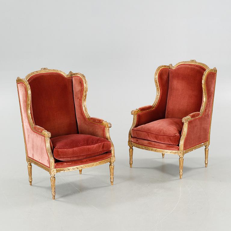 A pair of lounge chairs from the first half of the 20th century.
