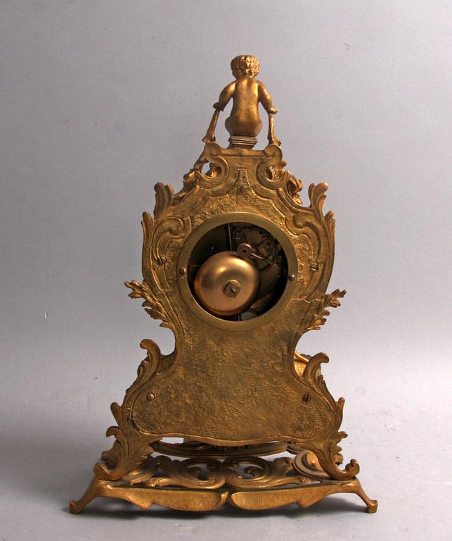 BORDPENDYL, Louis XV-stil, 1800-talets andra hälft.