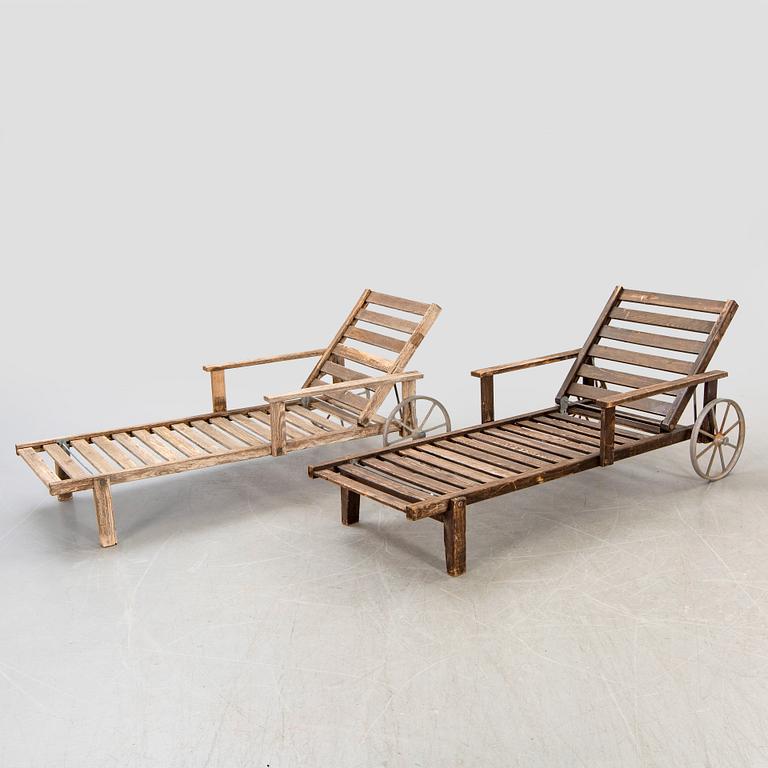 A set of two pine deck chairs by Elsa Stackelberg for Fri Form later part of the 20th century.