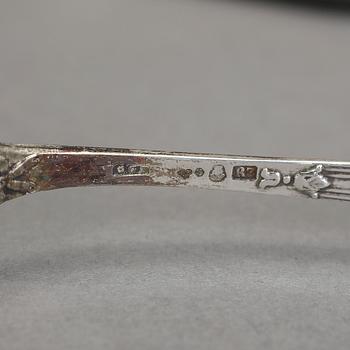 PARTI SILVERFÖREMÅL, 7 delar, samt NYSILVER, 1 del, olika nationaliteter, 1800-/1900-tal. Total silvervikt ca 189 gram.