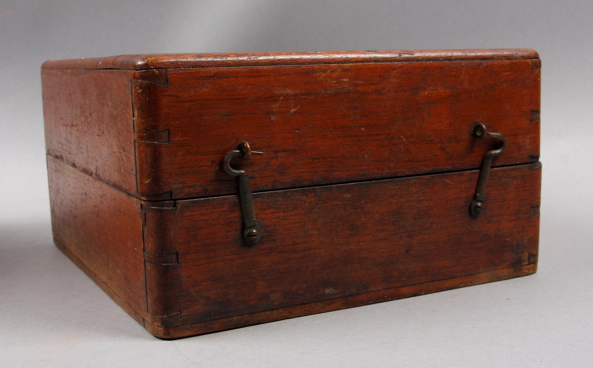 RAKSPEGEL SAMT GLASSCHATULL, 1800-tal.