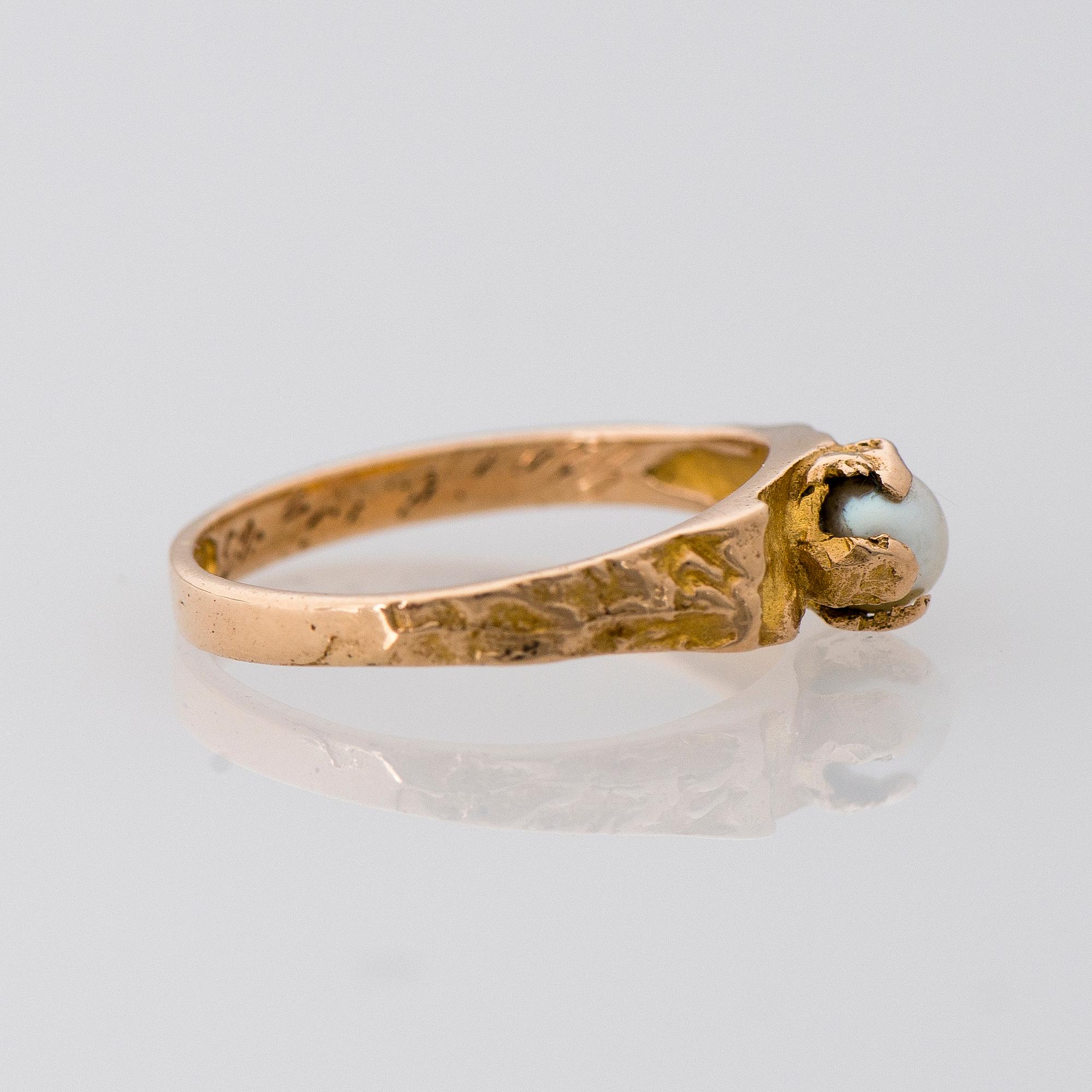 A RING, cultured pearl, 14K gold. Lapponia 1965.