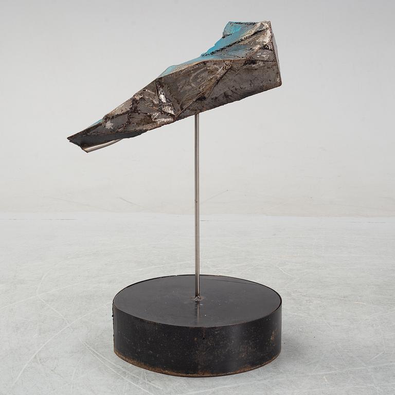 Caroline Mesquita, executed in 2017. Steel, stainless steel, resin, car paint.